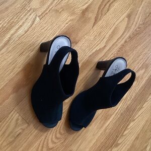 Lifestride slingback open toe shoes, 3 1/2” heel. Soft stretch fabric.